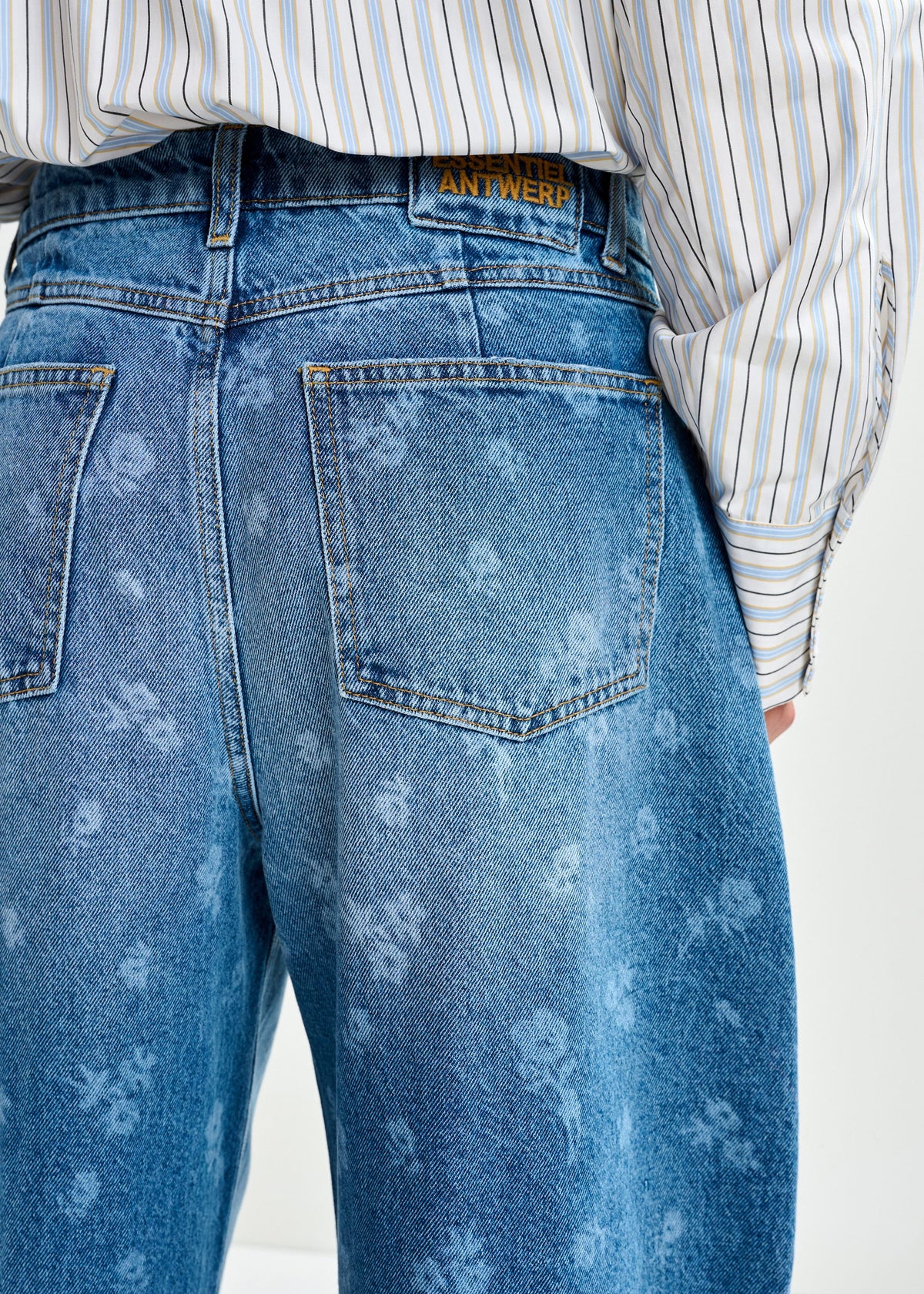 Jo1 Barrel Leg Jeans